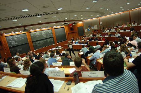 full_1322870765640px-Inside_a_Harvard_Business_School_classroom