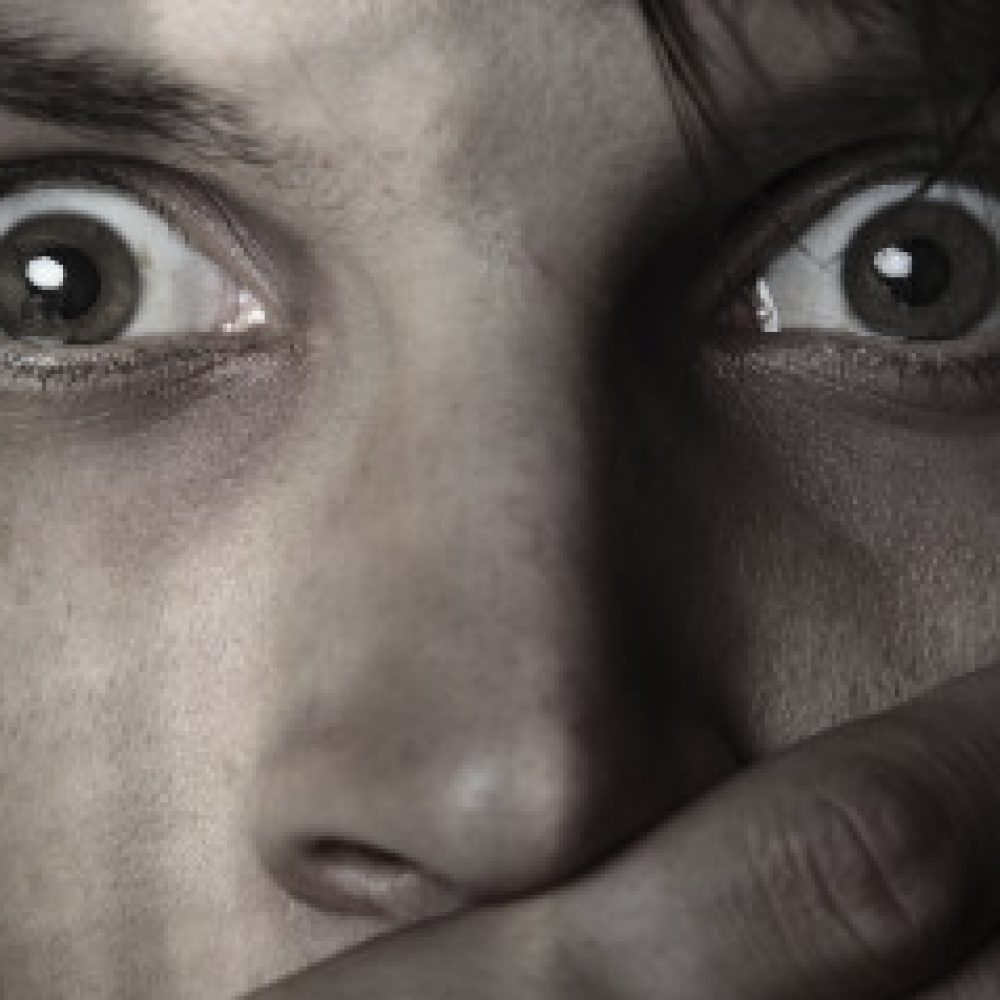 Взгляды испуганы. Взгляды испуганы. Взгляды испуганы. Взгляды испуганы. Открытые глаза.