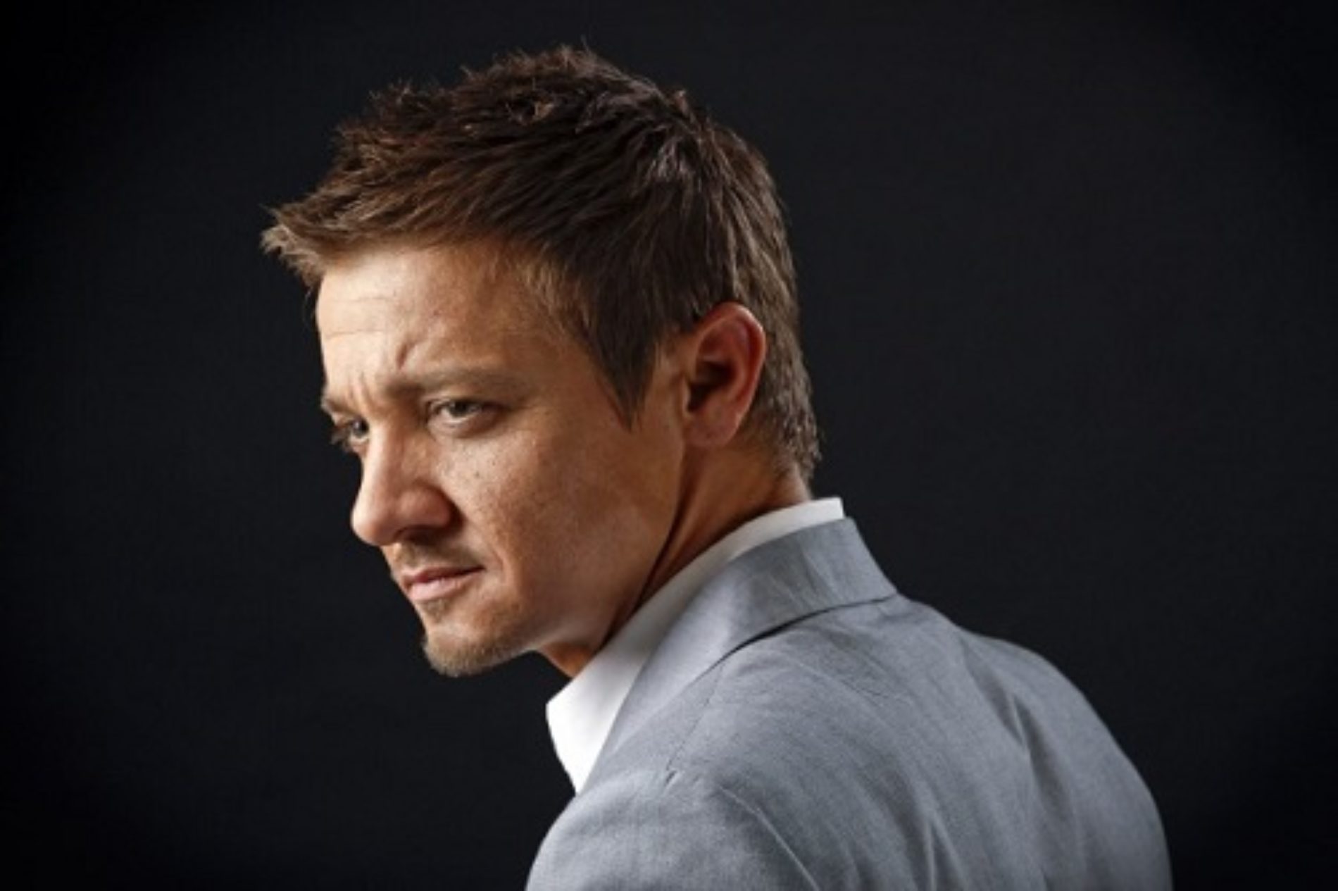 Actor Jeremy Renner Doesn’t Care If You Think He’s Gay