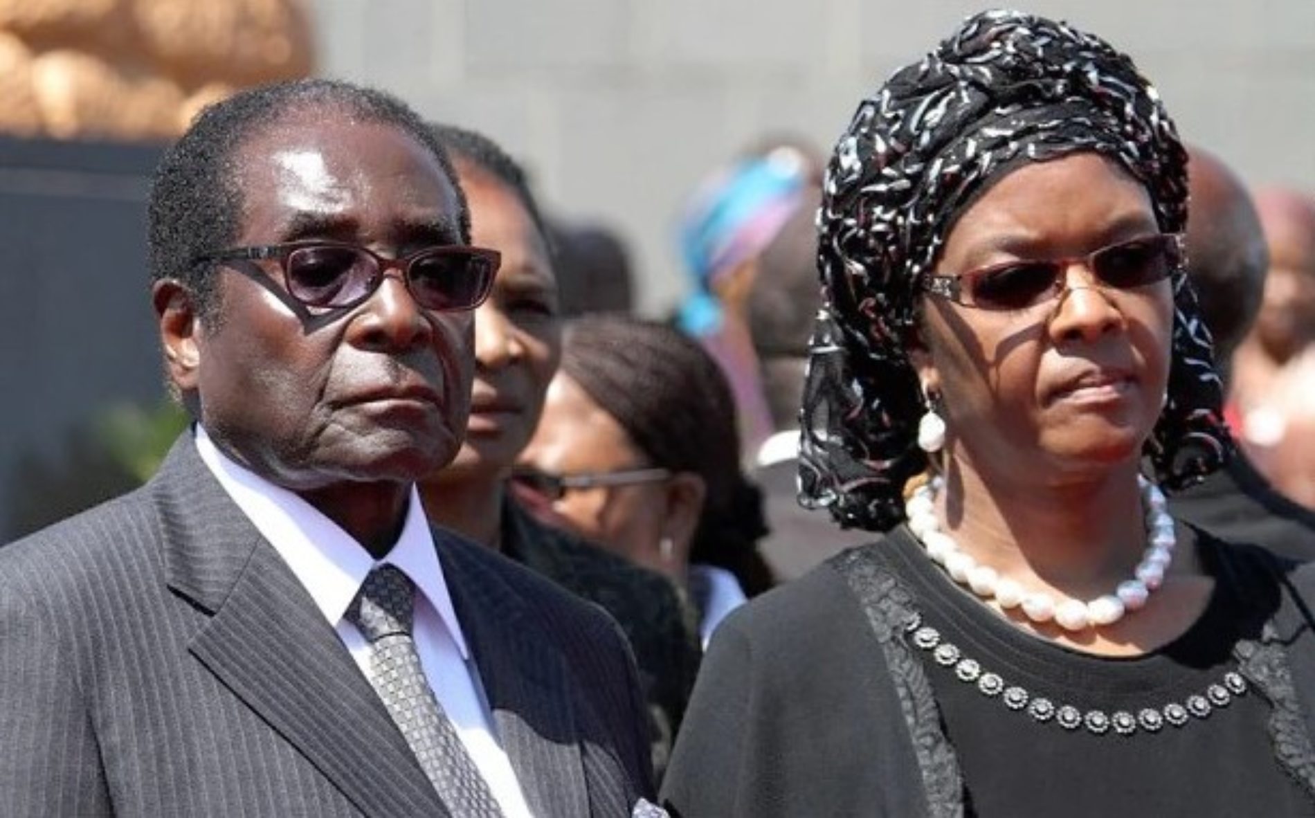 Robert Mugabe’s grip on Zimbabwe decline with military taking control