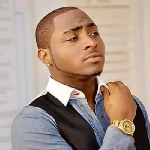Was that two men kissing in Davido’s video?