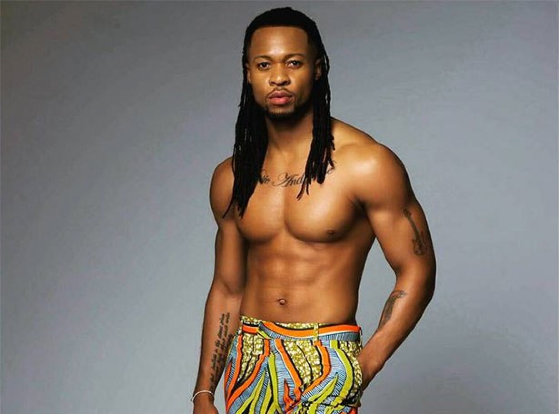 “Is it just me or is Flavour gay?” Instagram troll comes for singer Flavour, incurs the wrath of his fans