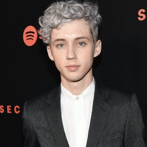 Troye Sivan responds to the question of him being a “bottom icon”