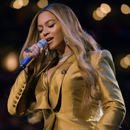 Twitter Reacts To Beyoncé’s Flawless Hair And Makeup During Her Surprise Disney Performance