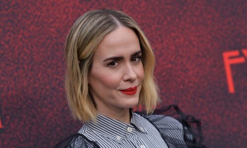 Sarah Paulson faces backlash from Gay Twitter over the Use of Pronouns